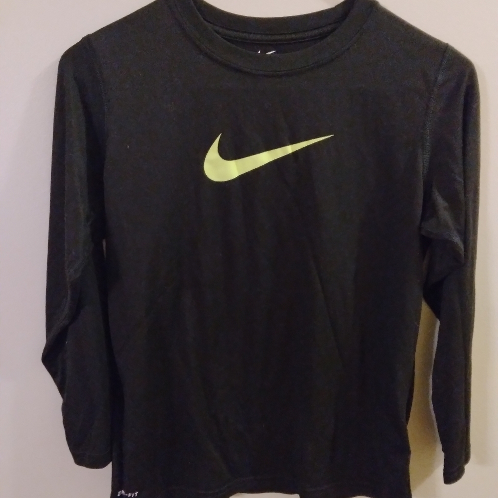 🔴3/$10🔴 Nike boys med Dri-Fit long sleeve black shirt